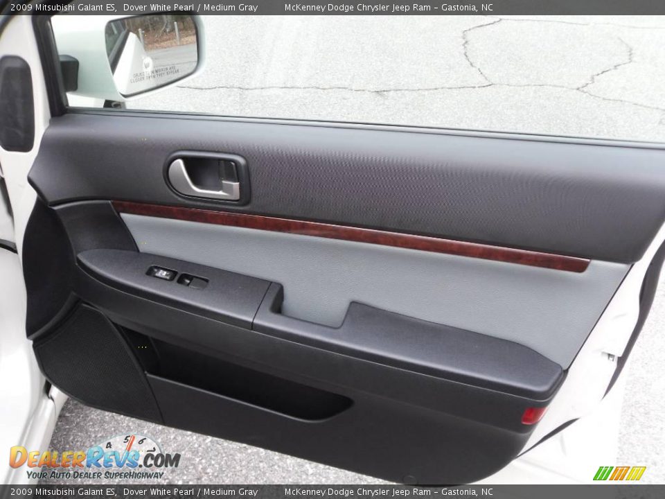 2009 Mitsubishi Galant ES Dover White Pearl / Medium Gray Photo #20
