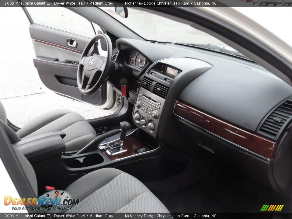 2009 Mitsubishi Galant ES Dover White Pearl / Medium Gray Photo #21