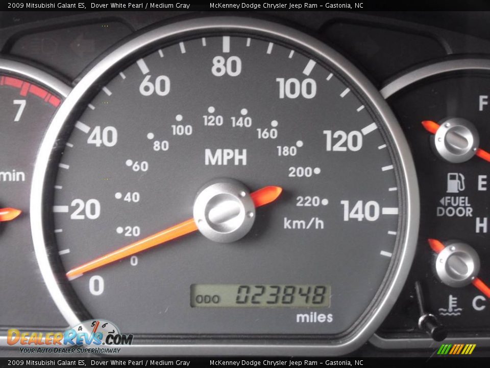 2009 Mitsubishi Galant ES Dover White Pearl / Medium Gray Photo #26