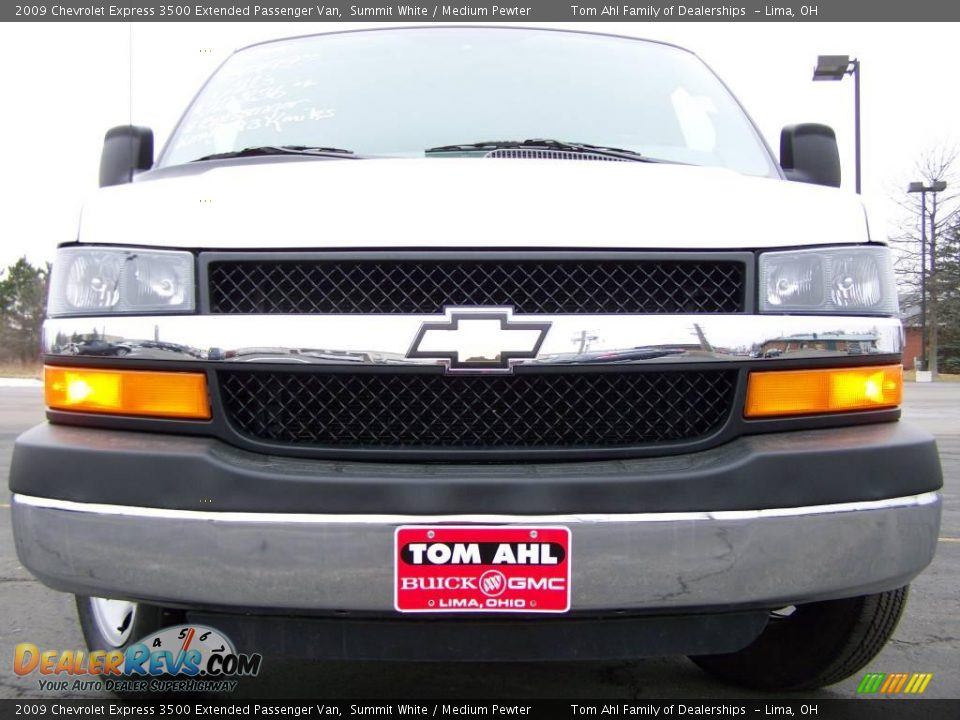 2009 Chevrolet Express 3500 Extended Passenger Van Summit White / Medium Pewter Photo #2