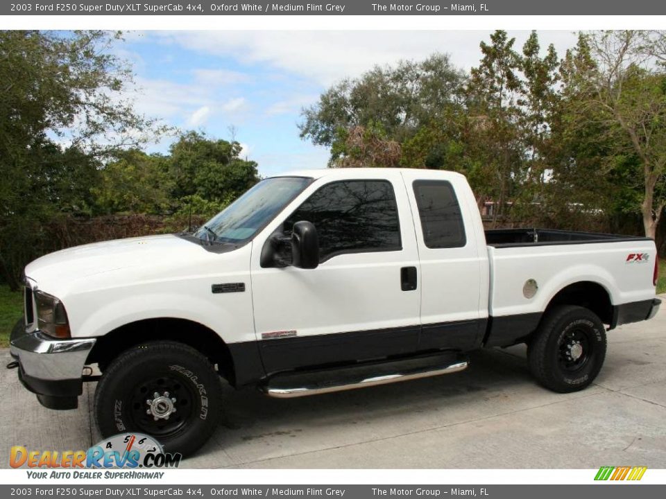 2003 Ford F250 Super Duty XLT SuperCab 4x4 Oxford White / Medium Flint Grey Photo #2
