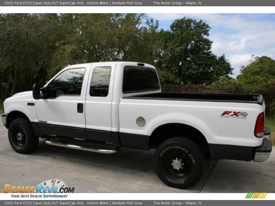 2003 Ford F250 Super Duty XLT SuperCab 4x4 Oxford White / Medium Flint Grey Photo #3