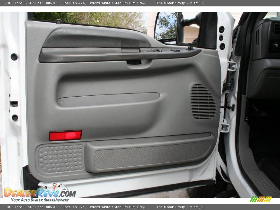 2003 Ford F250 Super Duty XLT SuperCab 4x4 Oxford White / Medium Flint Grey Photo #21