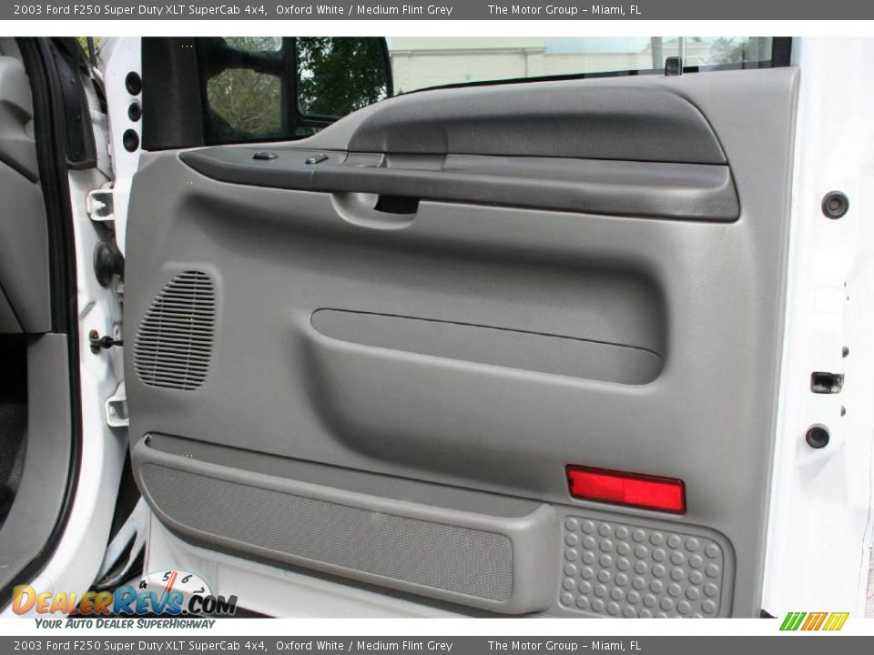 2003 Ford F250 Super Duty XLT SuperCab 4x4 Oxford White / Medium Flint Grey Photo #22