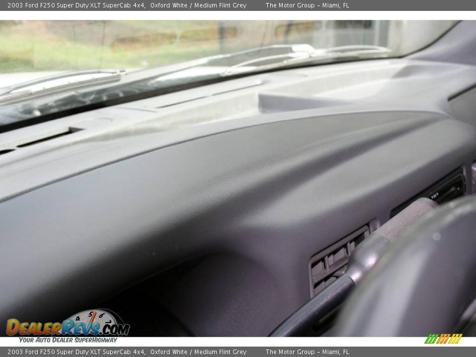 2003 Ford F250 Super Duty XLT SuperCab 4x4 Oxford White / Medium Flint Grey Photo #32