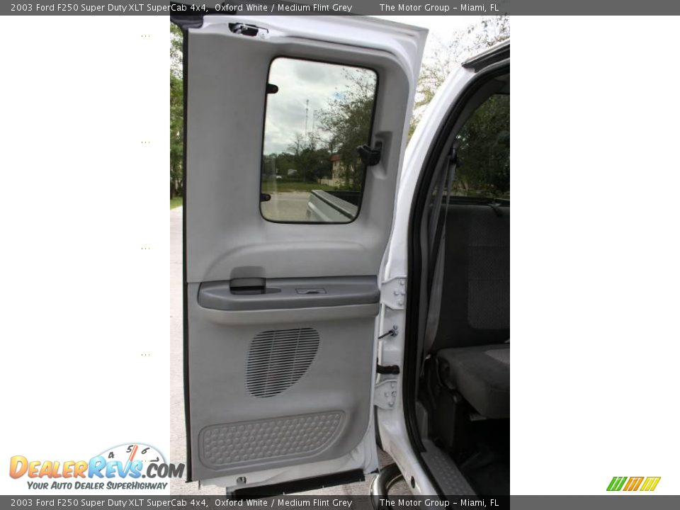 2003 Ford F250 Super Duty XLT SuperCab 4x4 Oxford White / Medium Flint Grey Photo #34