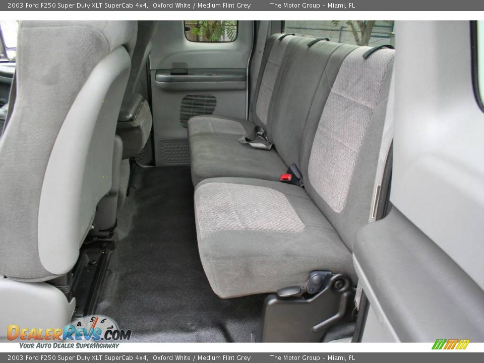 2003 Ford F250 Super Duty XLT SuperCab 4x4 Oxford White / Medium Flint Grey Photo #35