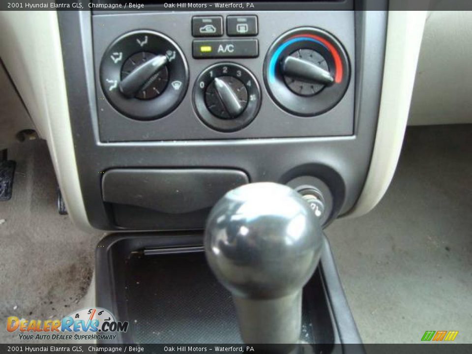 2001 Hyundai Elantra GLS Champagne / Beige Photo #13