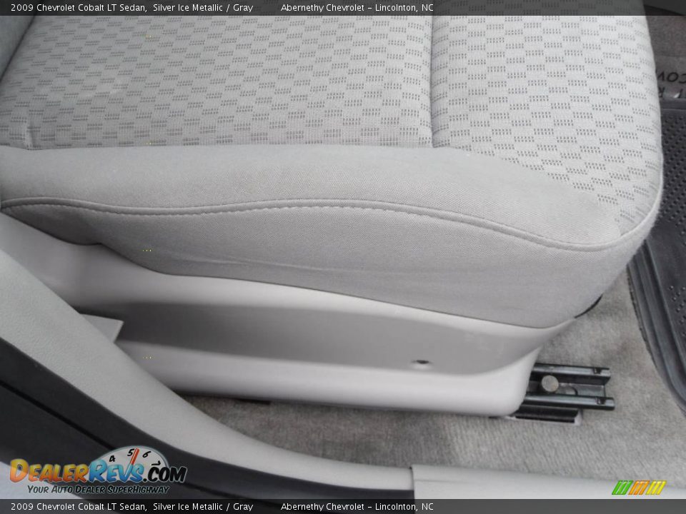 2009 Chevrolet Cobalt LT Sedan Silver Ice Metallic / Gray Photo #17