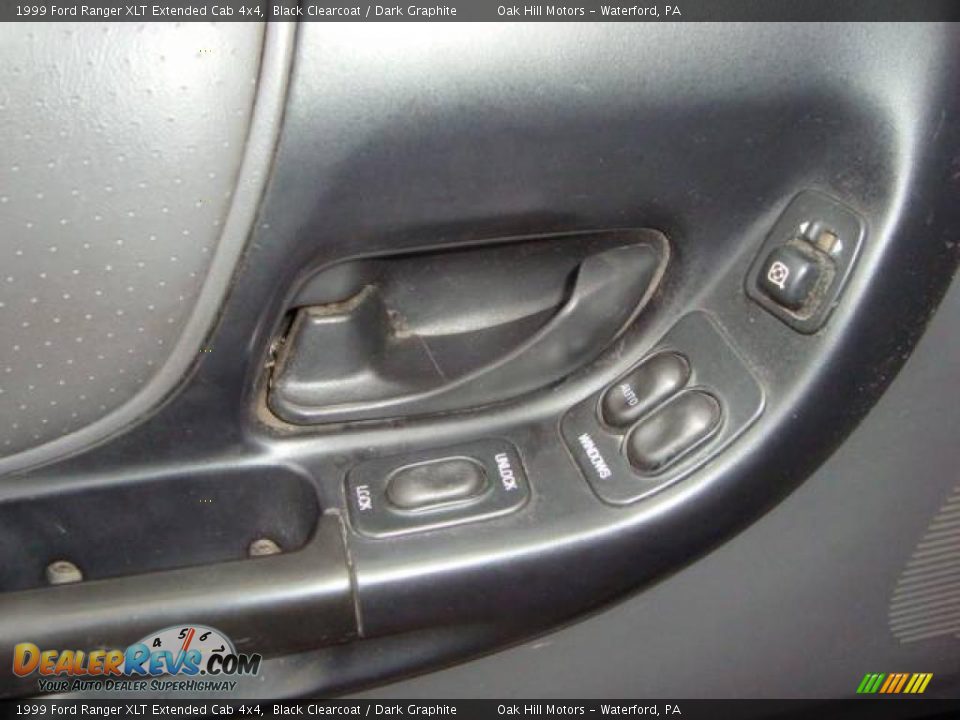 1999 Ford Ranger XLT Extended Cab 4x4 Black Clearcoat / Dark Graphite Photo #11