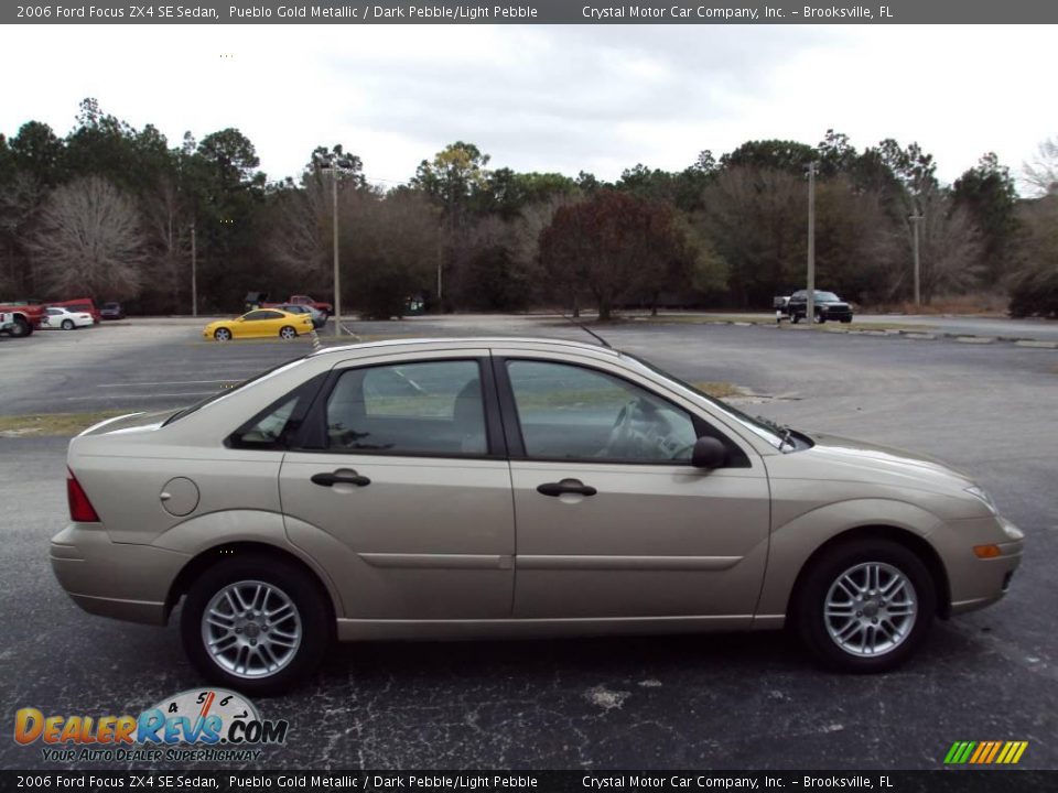 2006 Ford Focus ZX4 SE Sedan Pueblo Gold Metallic / Dark Pebble/Light Pebble Photo #9