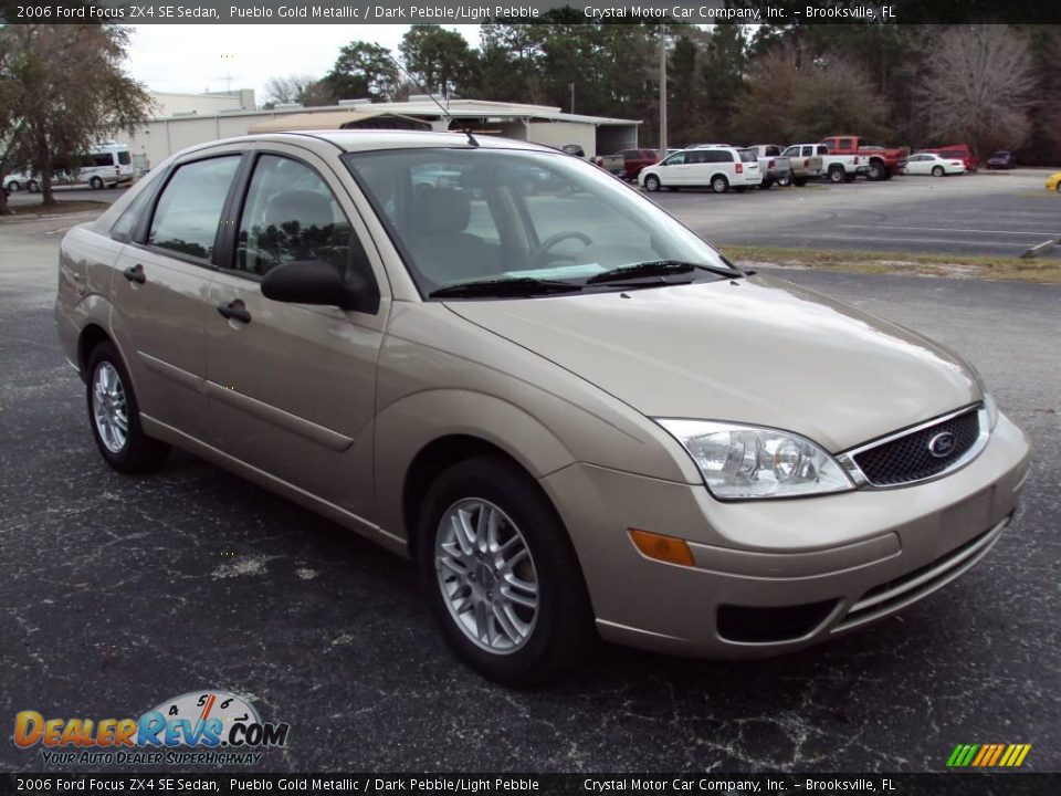 2006 Ford Focus ZX4 SE Sedan Pueblo Gold Metallic / Dark Pebble/Light Pebble Photo #10
