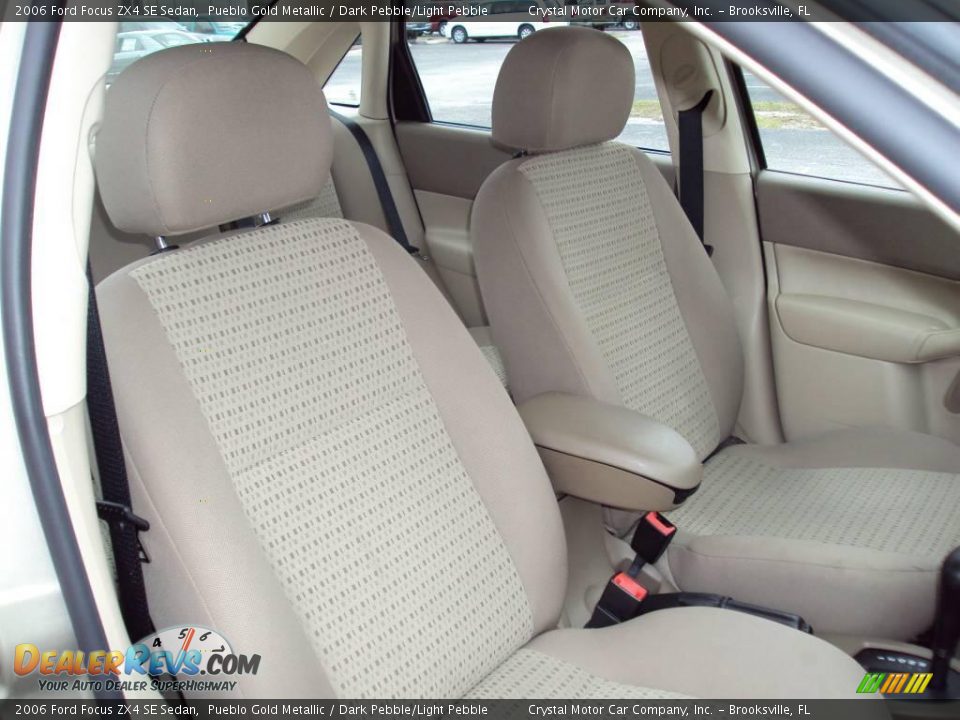 2006 Ford Focus ZX4 SE Sedan Pueblo Gold Metallic / Dark Pebble/Light Pebble Photo #12