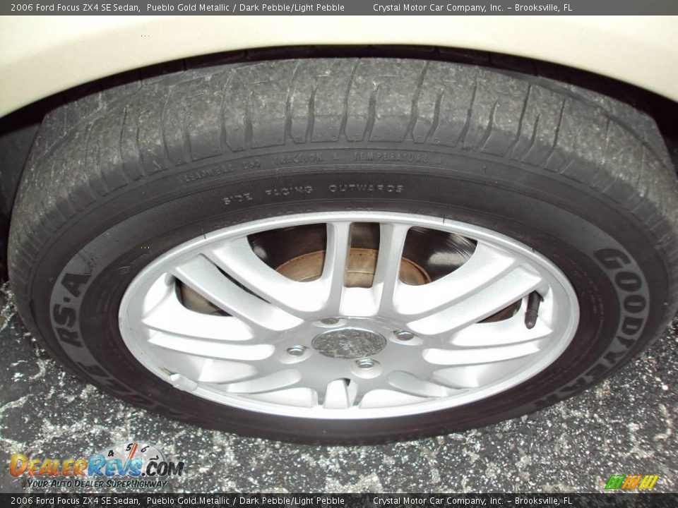2006 Ford Focus ZX4 SE Sedan Pueblo Gold Metallic / Dark Pebble/Light Pebble Photo #14