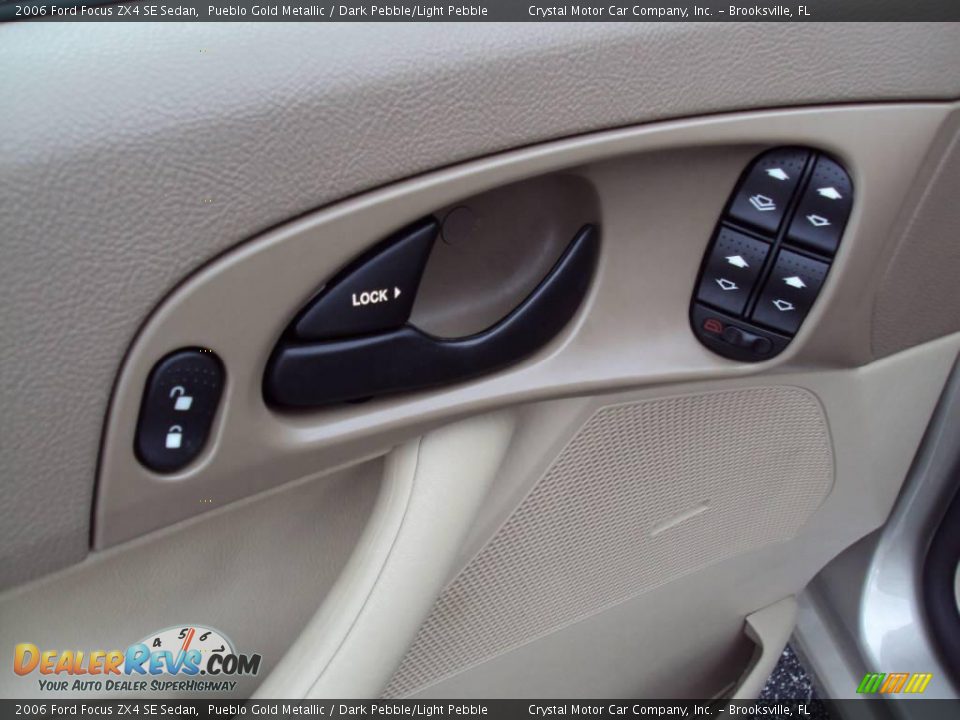 2006 Ford Focus ZX4 SE Sedan Pueblo Gold Metallic / Dark Pebble/Light Pebble Photo #17