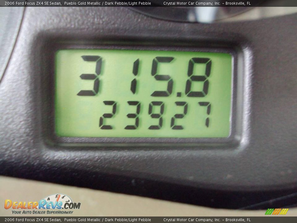 2006 Ford Focus ZX4 SE Sedan Pueblo Gold Metallic / Dark Pebble/Light Pebble Photo #18