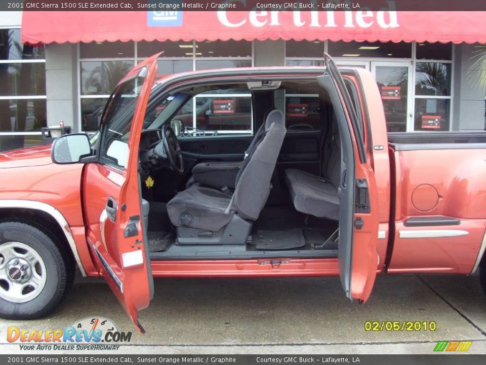 2001 GMC Sierra 1500 SLE Extended Cab Sunset Orange Metallic / Graphite Photo #2