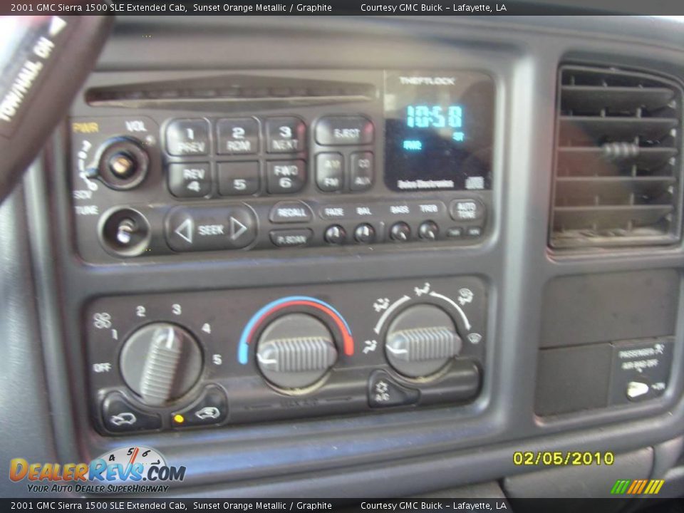 2001 GMC Sierra 1500 SLE Extended Cab Sunset Orange Metallic / Graphite Photo #16