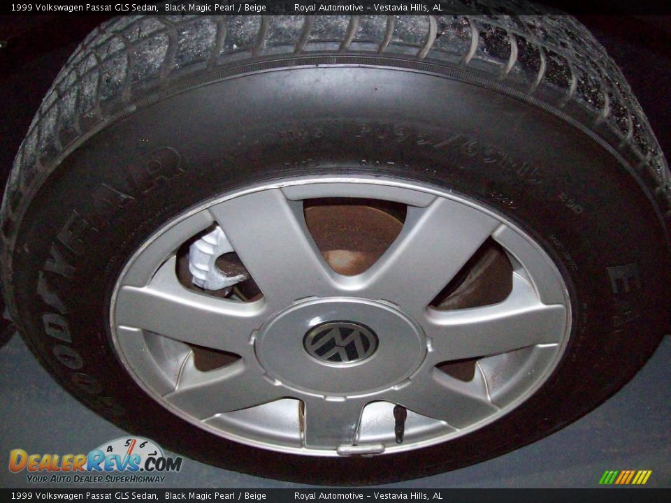 1999 Volkswagen Passat GLS Sedan Black Magic Pearl / Beige Photo #7