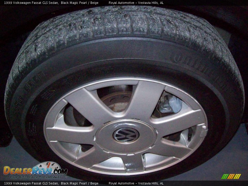 1999 Volkswagen Passat GLS Sedan Black Magic Pearl / Beige Photo #9