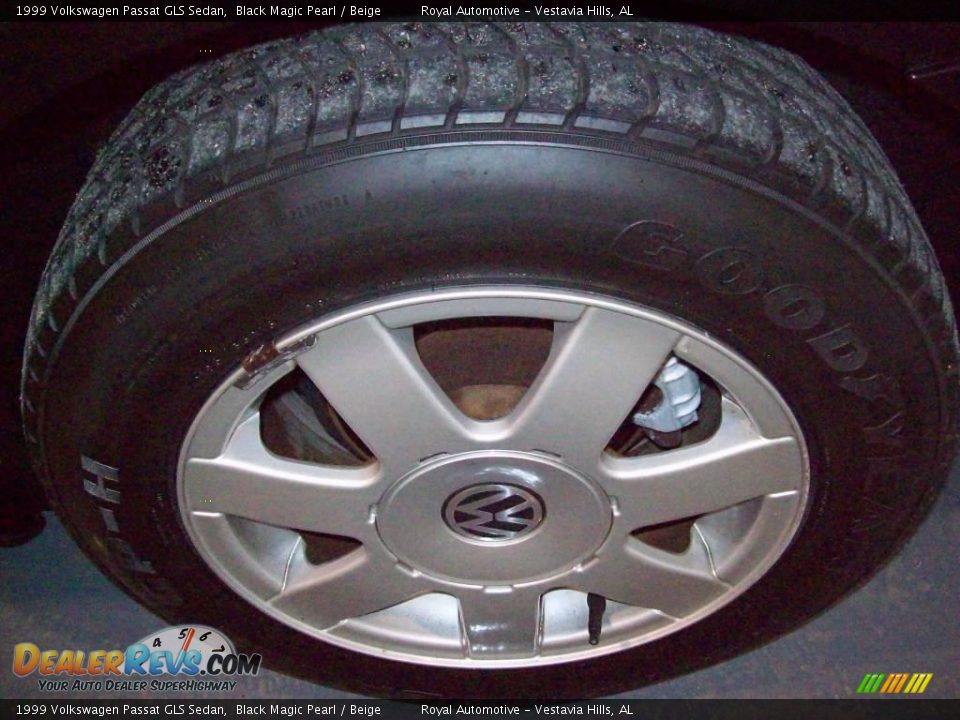 1999 Volkswagen Passat GLS Sedan Black Magic Pearl / Beige Photo #10