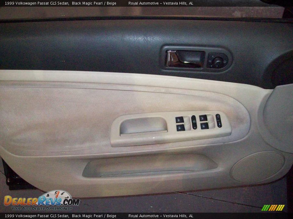 1999 Volkswagen Passat GLS Sedan Black Magic Pearl / Beige Photo #11
