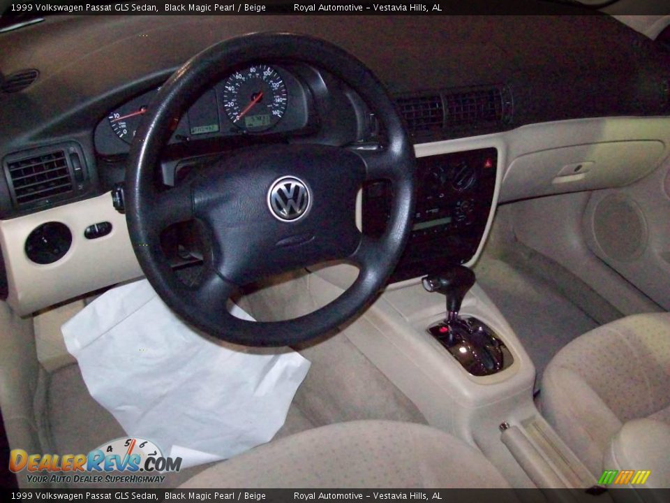 1999 Volkswagen Passat GLS Sedan Black Magic Pearl / Beige Photo #12