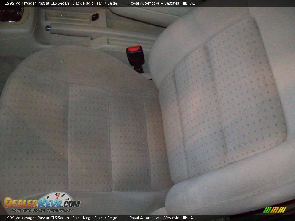 1999 Volkswagen Passat GLS Sedan Black Magic Pearl / Beige Photo #13