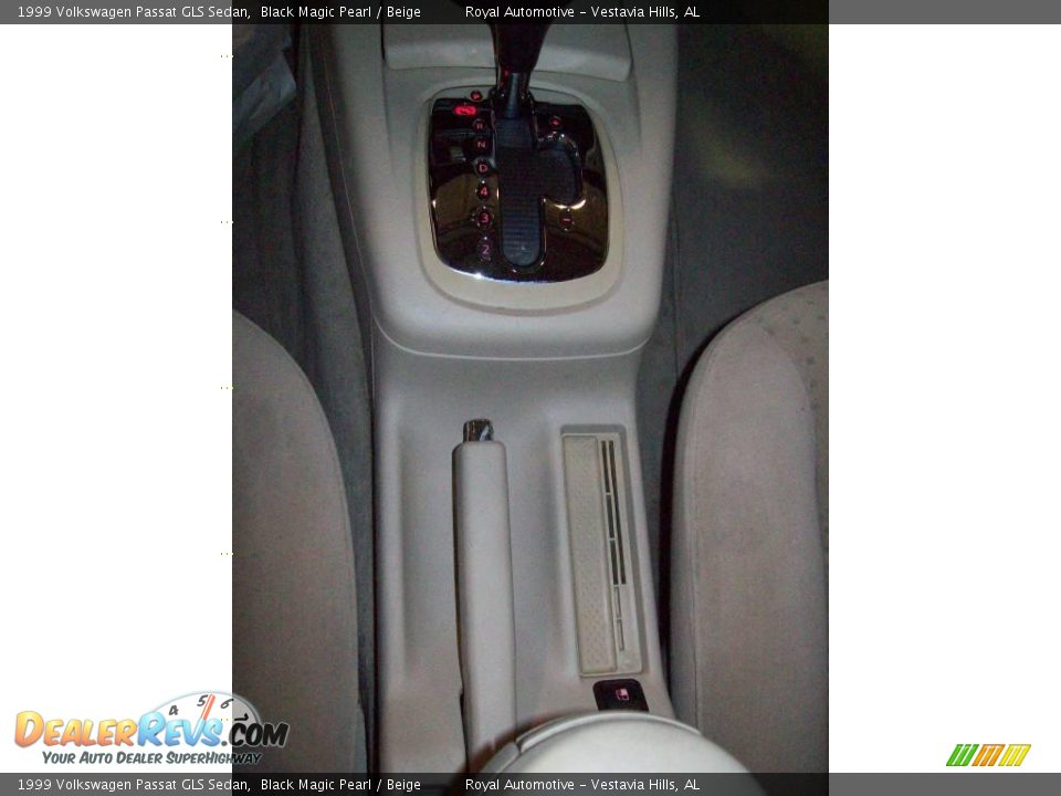 1999 Volkswagen Passat GLS Sedan Black Magic Pearl / Beige Photo #17