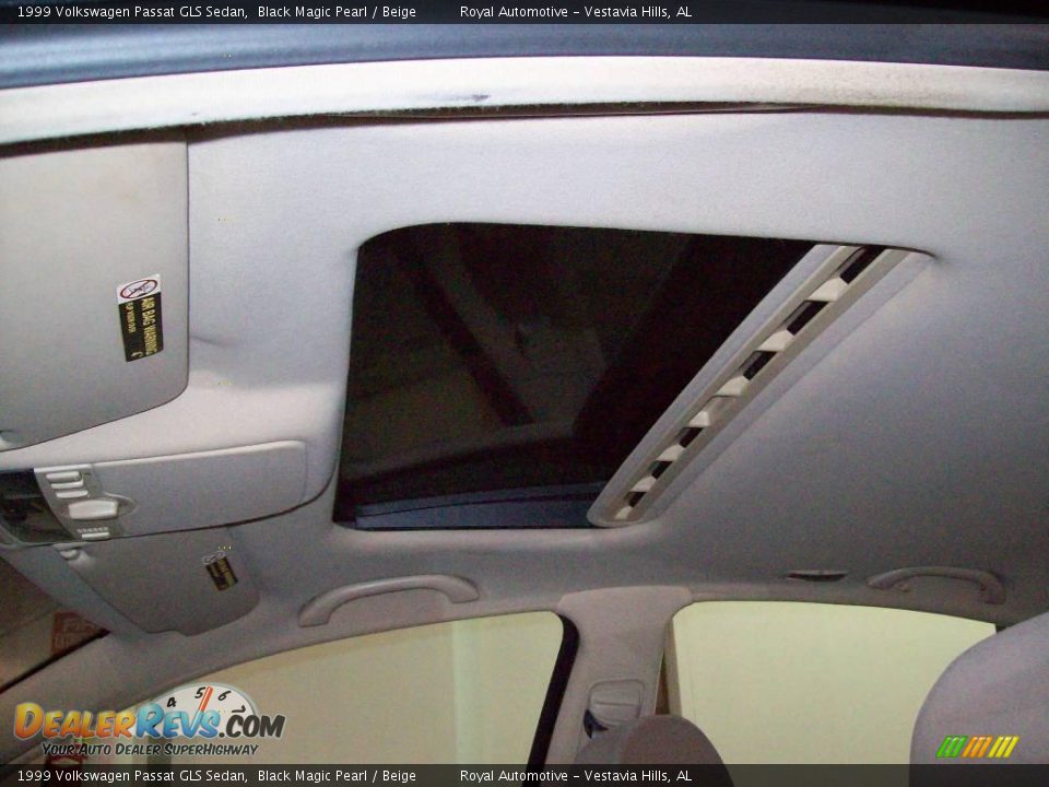 1999 Volkswagen Passat GLS Sedan Black Magic Pearl / Beige Photo #18