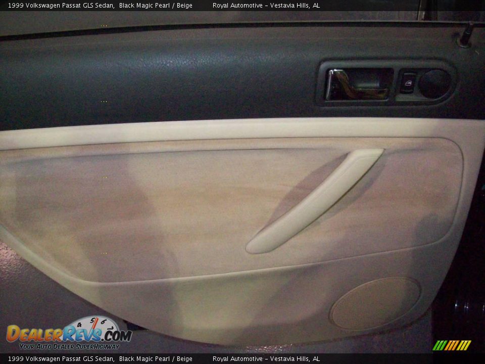 1999 Volkswagen Passat GLS Sedan Black Magic Pearl / Beige Photo #19