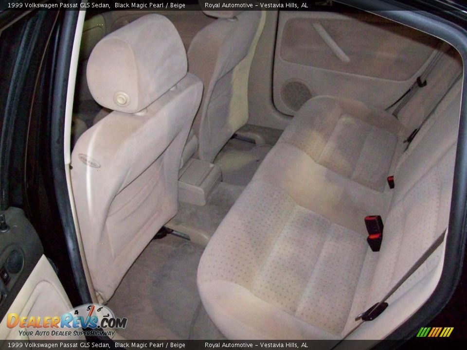 1999 Volkswagen Passat GLS Sedan Black Magic Pearl / Beige Photo #20