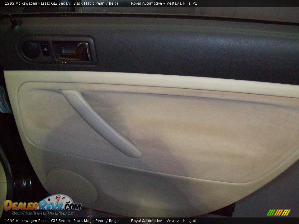 1999 Volkswagen Passat GLS Sedan Black Magic Pearl / Beige Photo #23