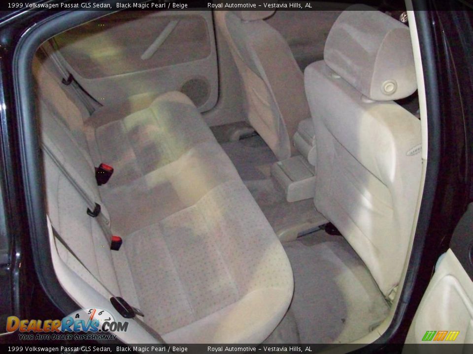 1999 Volkswagen Passat GLS Sedan Black Magic Pearl / Beige Photo #24