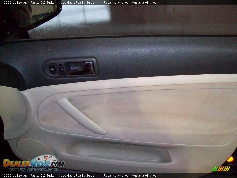 1999 Volkswagen Passat GLS Sedan Black Magic Pearl / Beige Photo #26