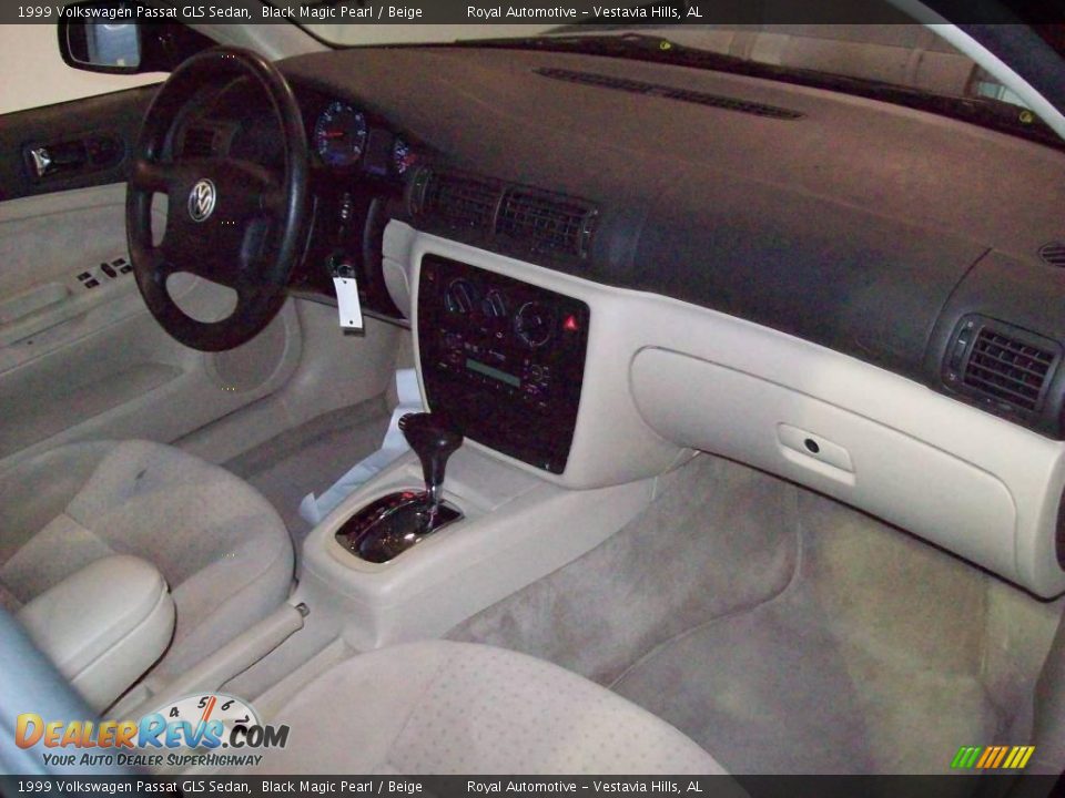 1999 Volkswagen Passat GLS Sedan Black Magic Pearl / Beige Photo #27