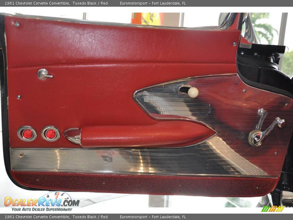 1961 Chevrolet Corvette Convertible Tuxedo Black / Red Photo #17