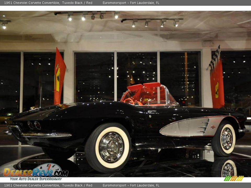1961 Chevrolet Corvette Convertible Tuxedo Black / Red Photo #35