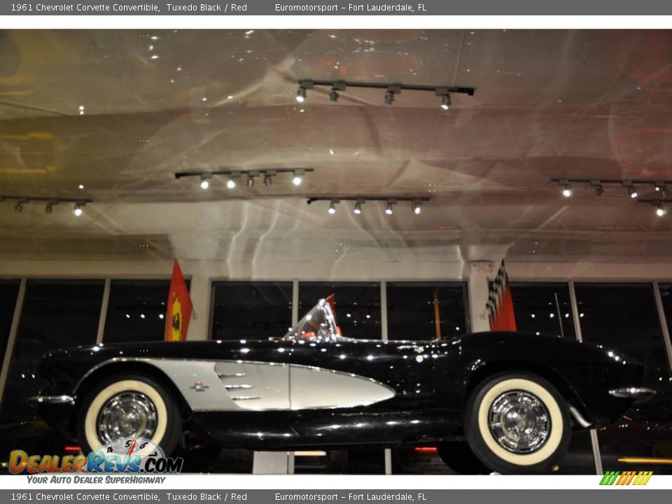 1961 Chevrolet Corvette Convertible Tuxedo Black / Red Photo #36