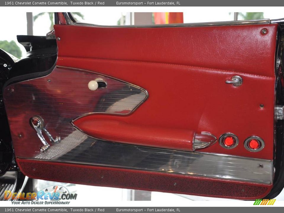 1961 Chevrolet Corvette Convertible Tuxedo Black / Red Photo #39