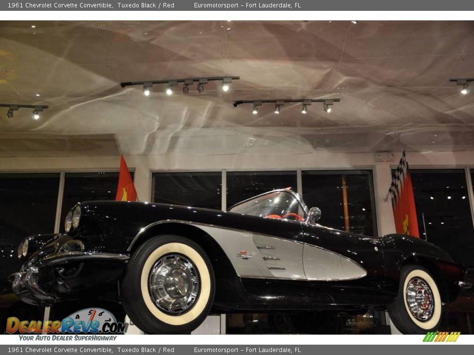 1961 Chevrolet Corvette Convertible Tuxedo Black / Red Photo #42