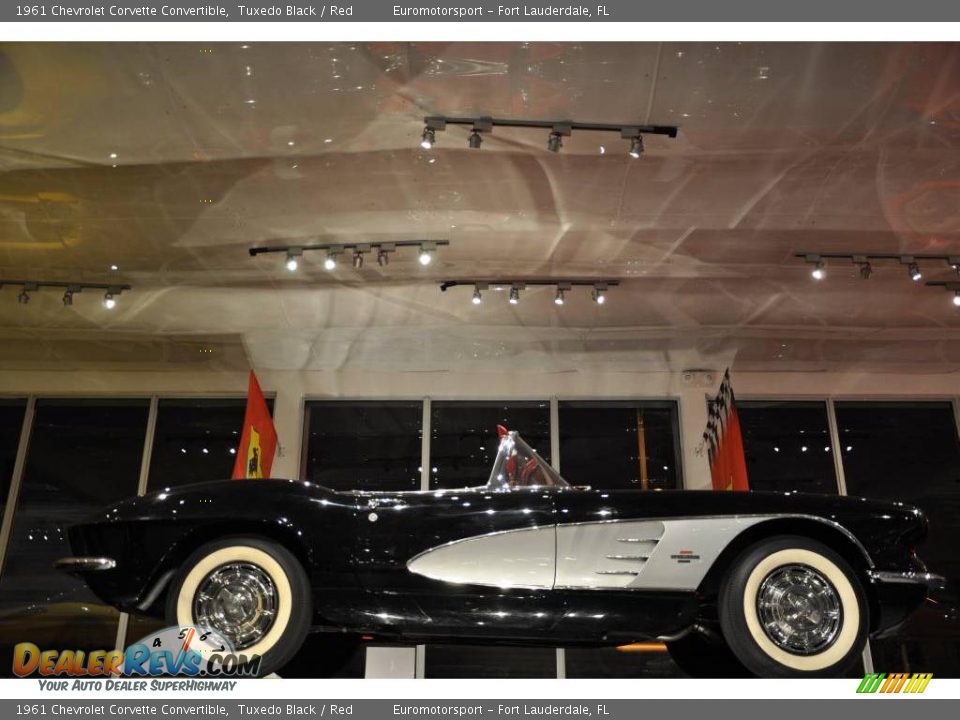 1961 Chevrolet Corvette Convertible Tuxedo Black / Red Photo #43