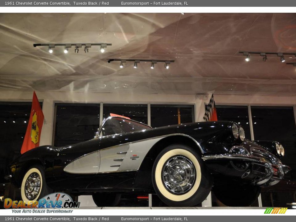 1961 Chevrolet Corvette Convertible Tuxedo Black / Red Photo #44