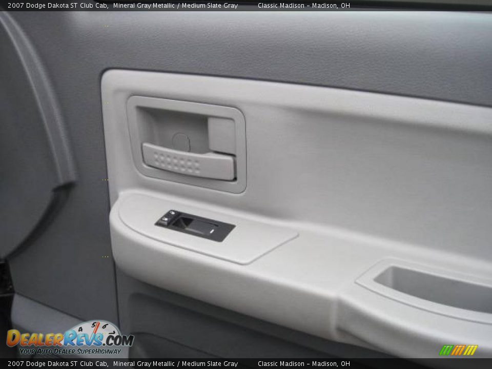 2007 Dodge Dakota ST Club Cab Mineral Gray Metallic / Medium Slate Gray Photo #18