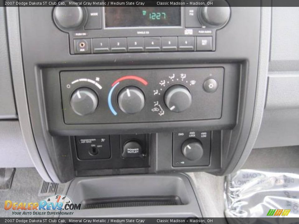 2007 Dodge Dakota ST Club Cab Mineral Gray Metallic / Medium Slate Gray Photo #22