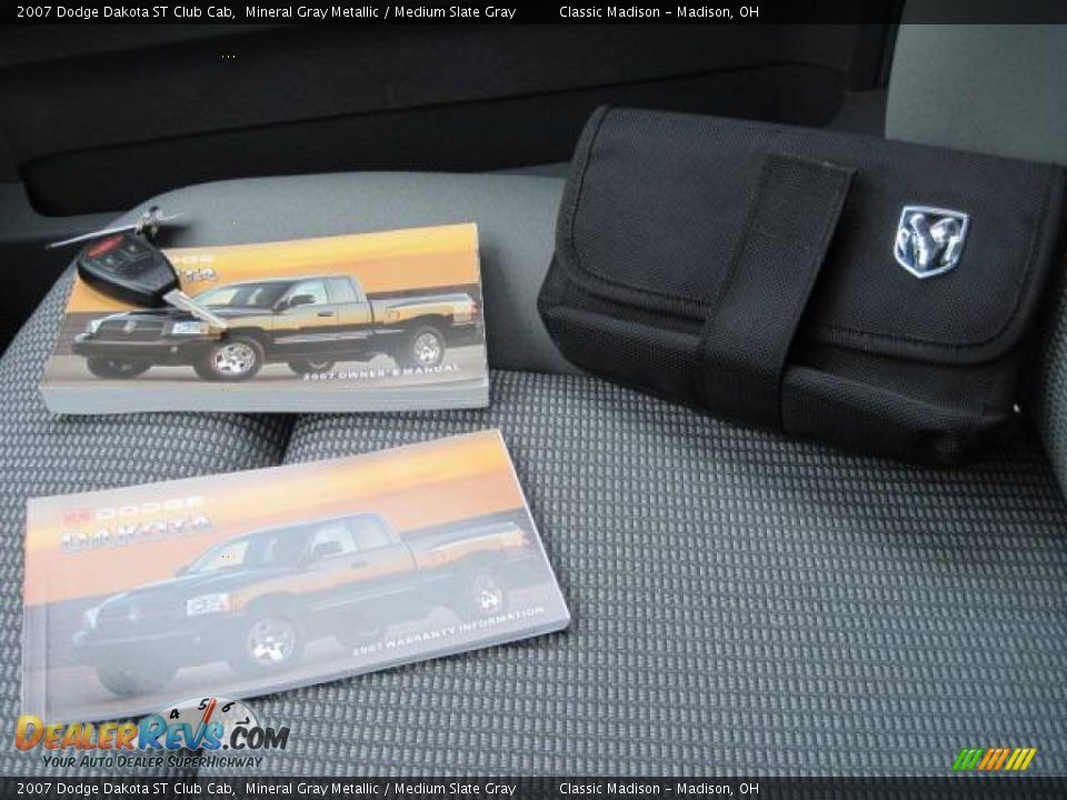 2007 Dodge Dakota ST Club Cab Mineral Gray Metallic / Medium Slate Gray Photo #31