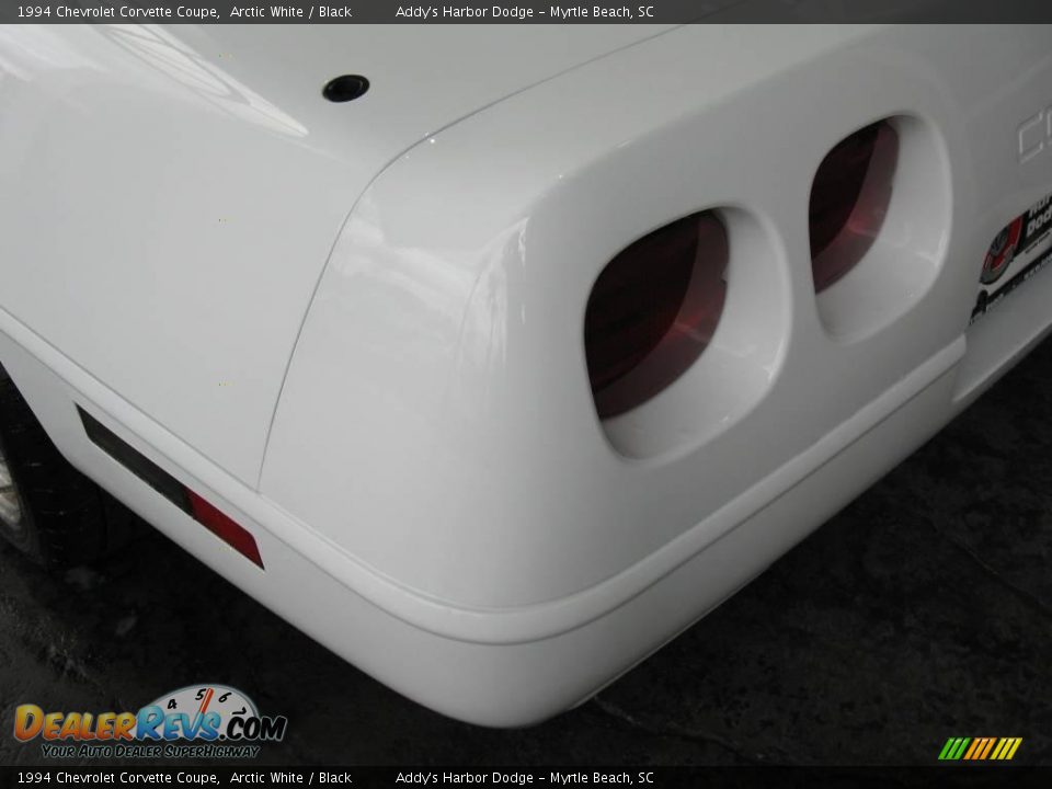 1994 Chevrolet Corvette Coupe Arctic White / Black Photo #8