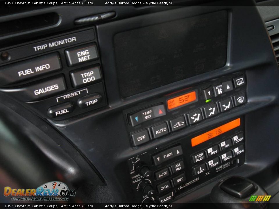 1994 Chevrolet Corvette Coupe Arctic White / Black Photo #23
