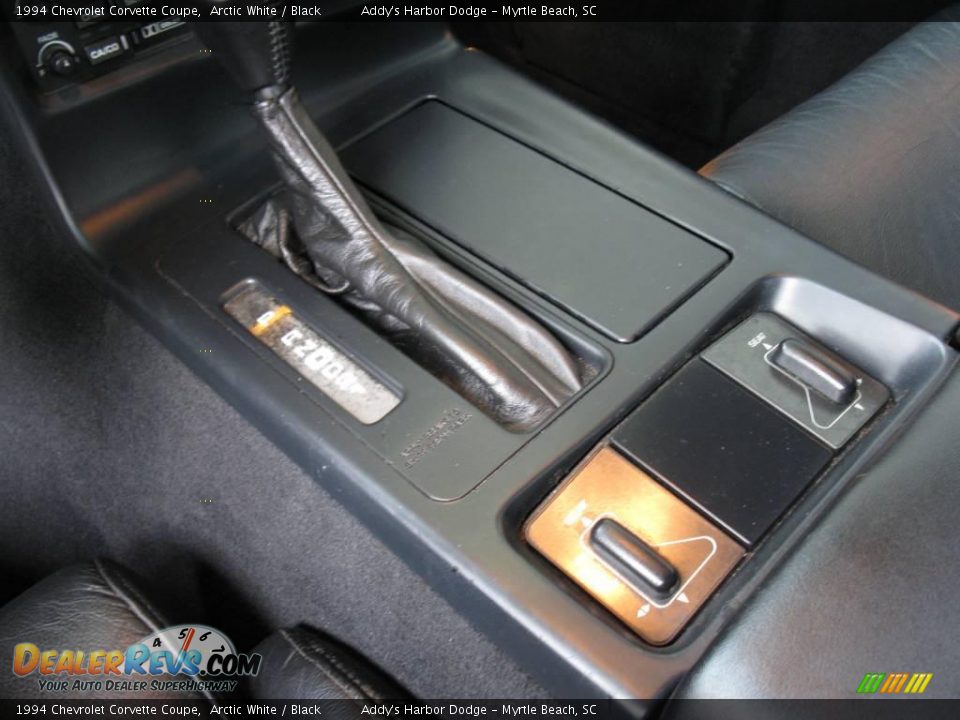 1994 Chevrolet Corvette Coupe Arctic White / Black Photo #24