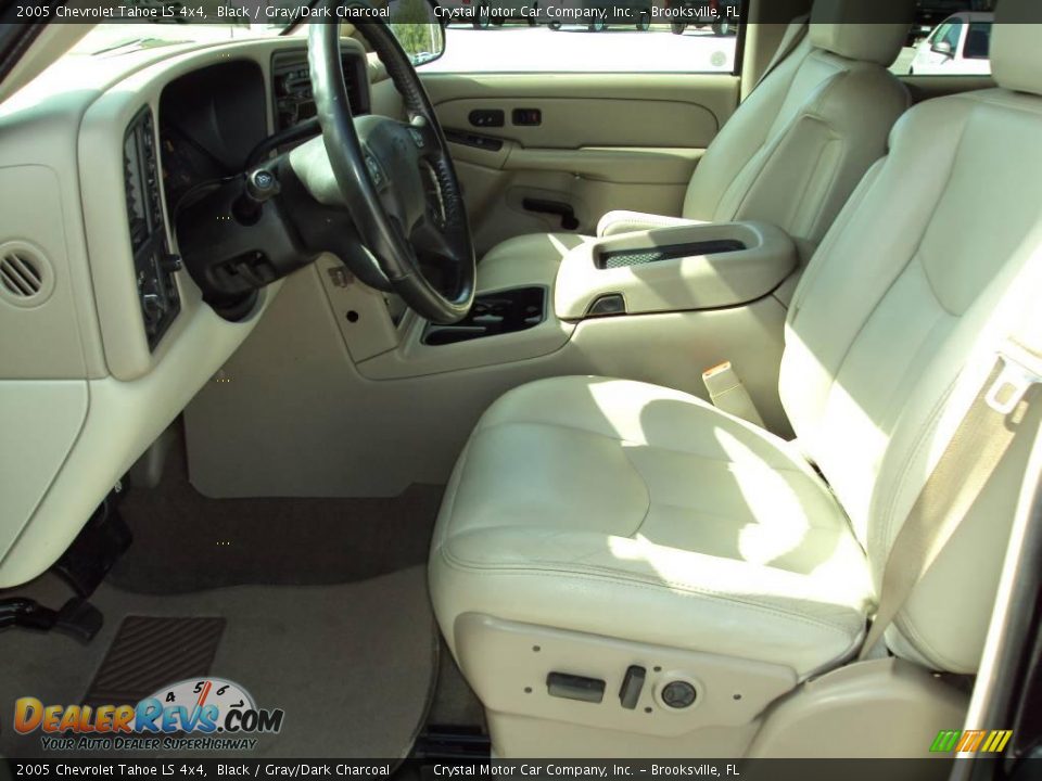 2005 Chevrolet Tahoe LS 4x4 Black / Gray/Dark Charcoal Photo #4